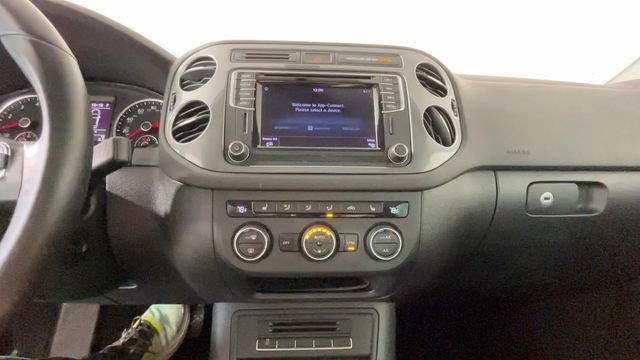 Used 2016 Volkswagen Tiguan SEL FWD image 34