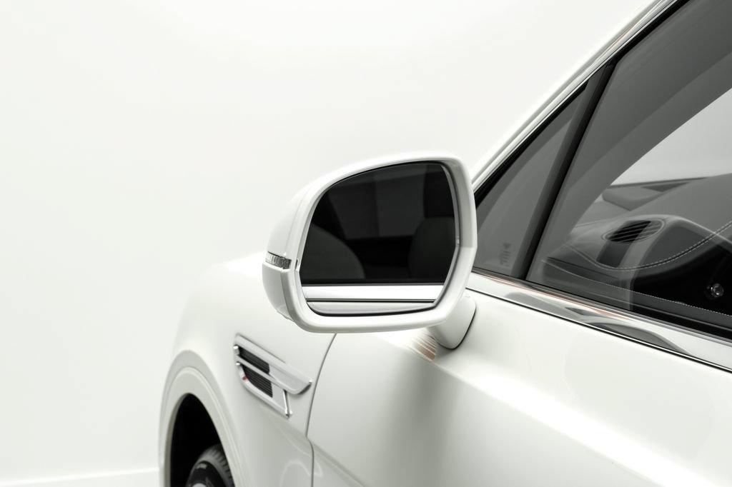 Used 2024 Bentley Bentayga AWD/4WD image 50
