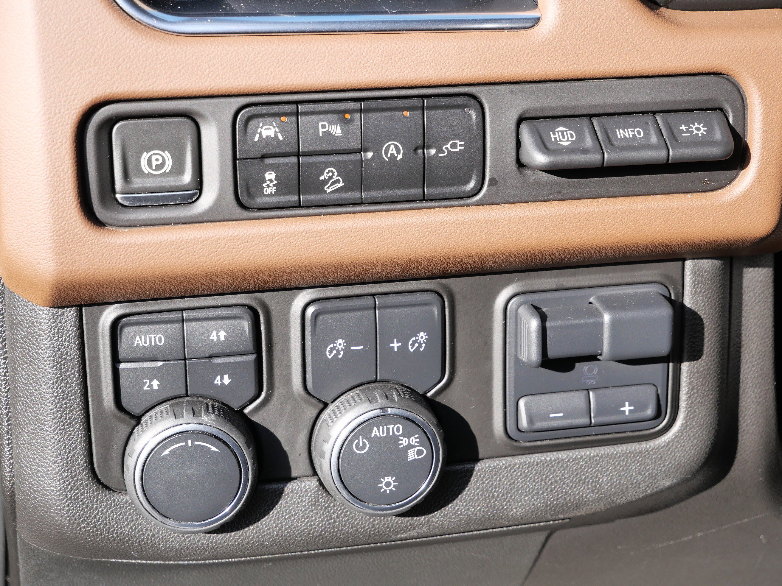 Used 2021 Chevrolet Tahoe High Country w/ Premium Package image 8