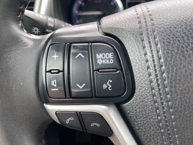 Used 2017 Toyota Highlander XLE FWD image 25
