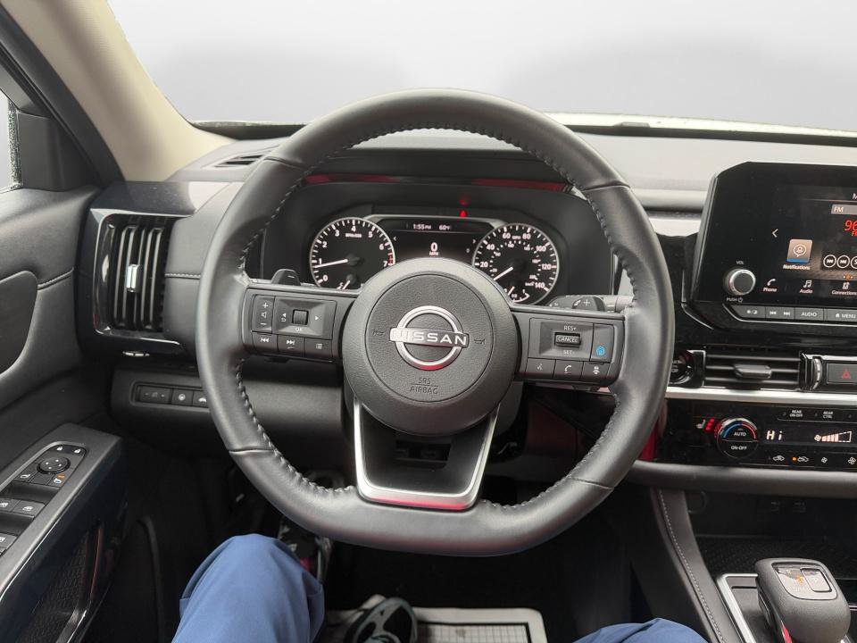 Used 2025 Nissan Pathfinder SV FWD image 10