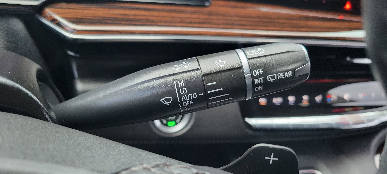 Used 2023 Cadillac Escalade Premium Luxury image 17