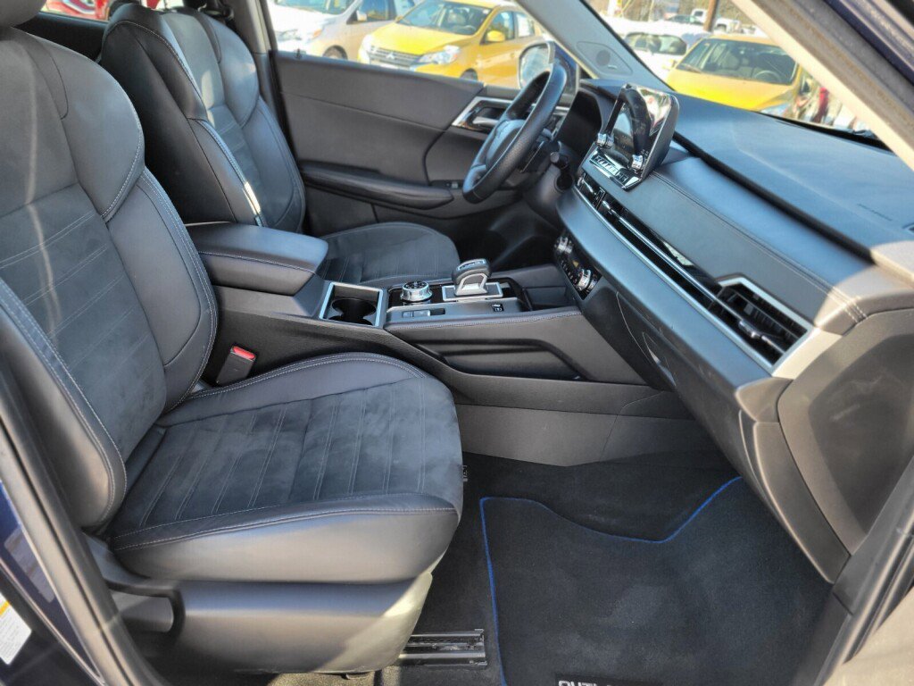 Used 2023 Mitsubishi Outlander SE image 9