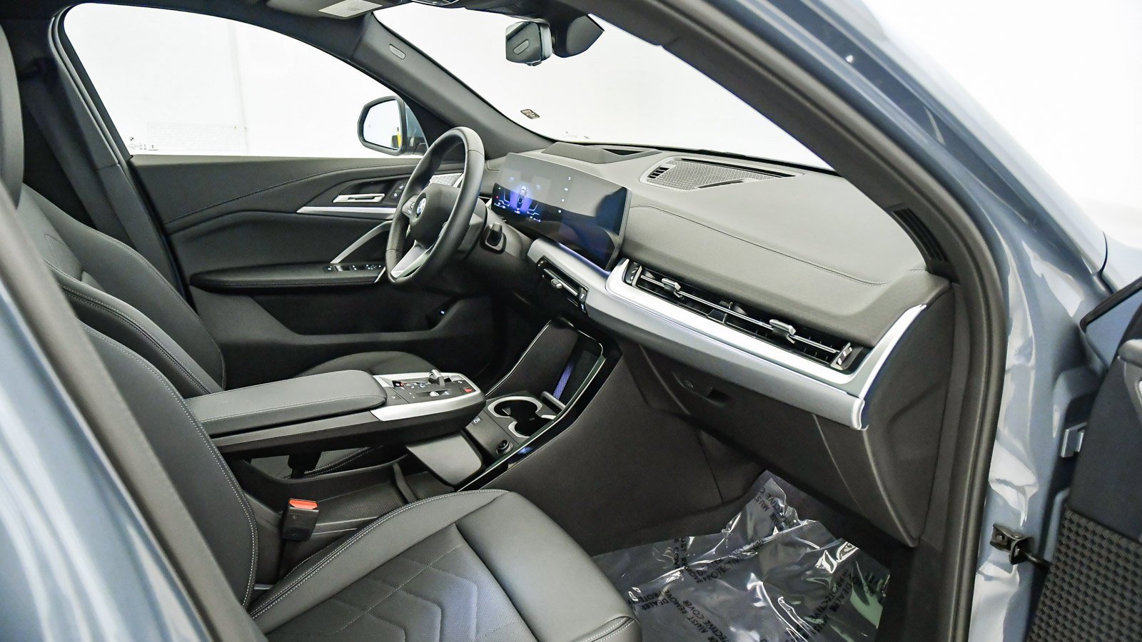 Used 2025 BMW X2 xDrive28i w/ Premium Package image 16