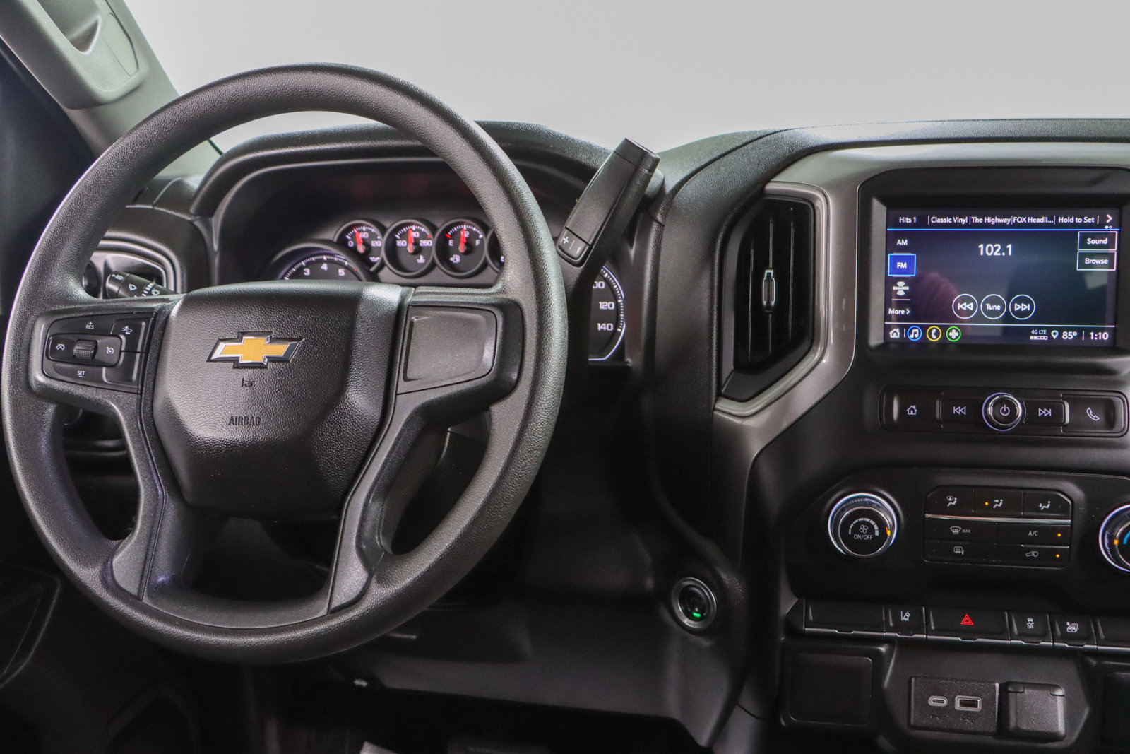 Used 2024 Chevrolet Silverado 2500 Custom image 17