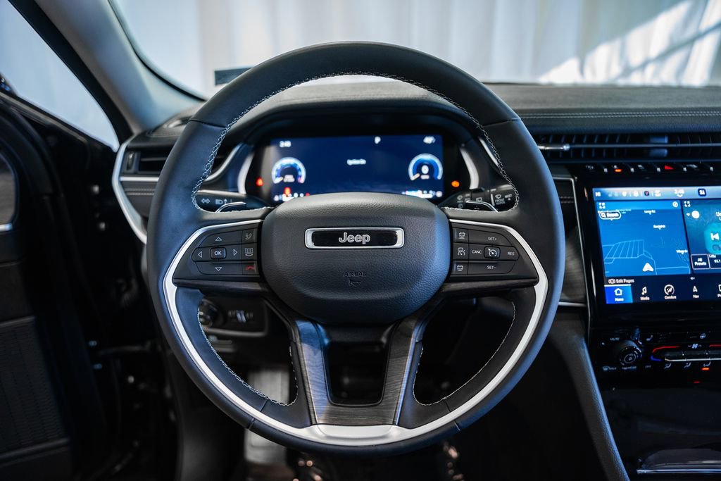 Certified 2023 Jeep Grand Cherokee Limited w/ Black Appearance Package image 30