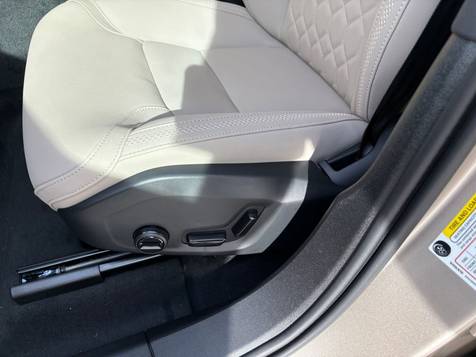 New 2026 Volvo XC60 B5 Plus w/ Climate Package image 12