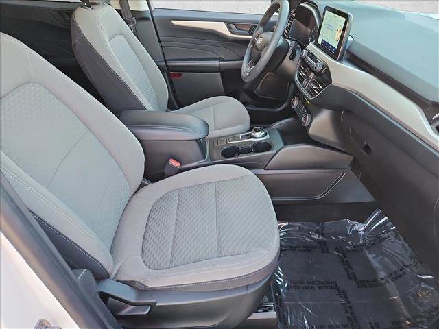 Used 2022 Ford Escape SE w/ SE Sport Appearance Package image 26