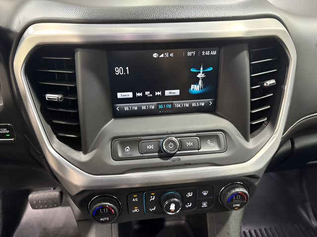 Used 2017 GMC Acadia SLE FWD image 16