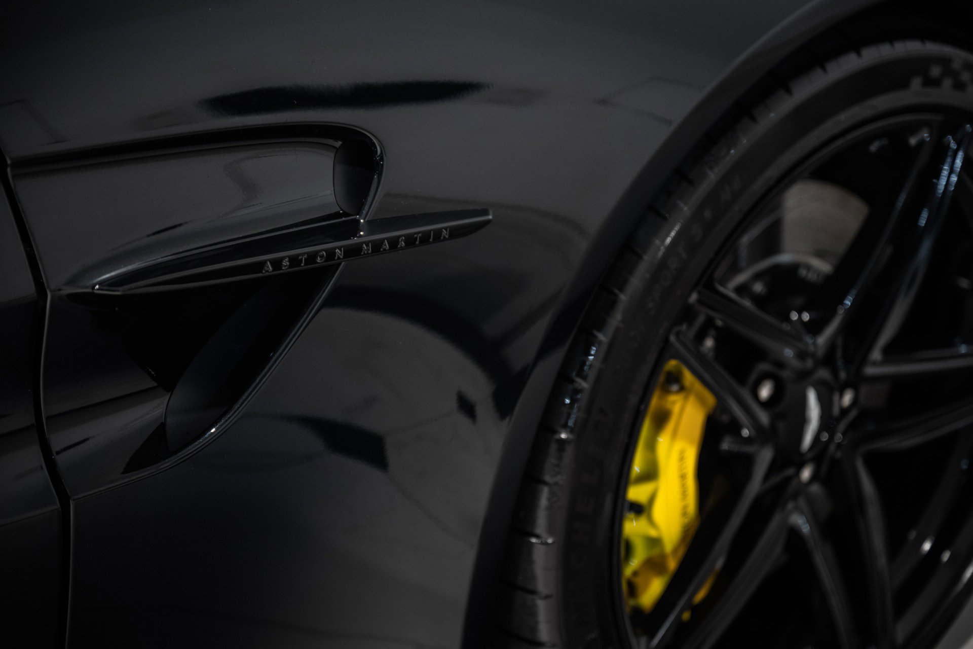 New 2026 Aston Martin V8 Vantage Coupe image 9