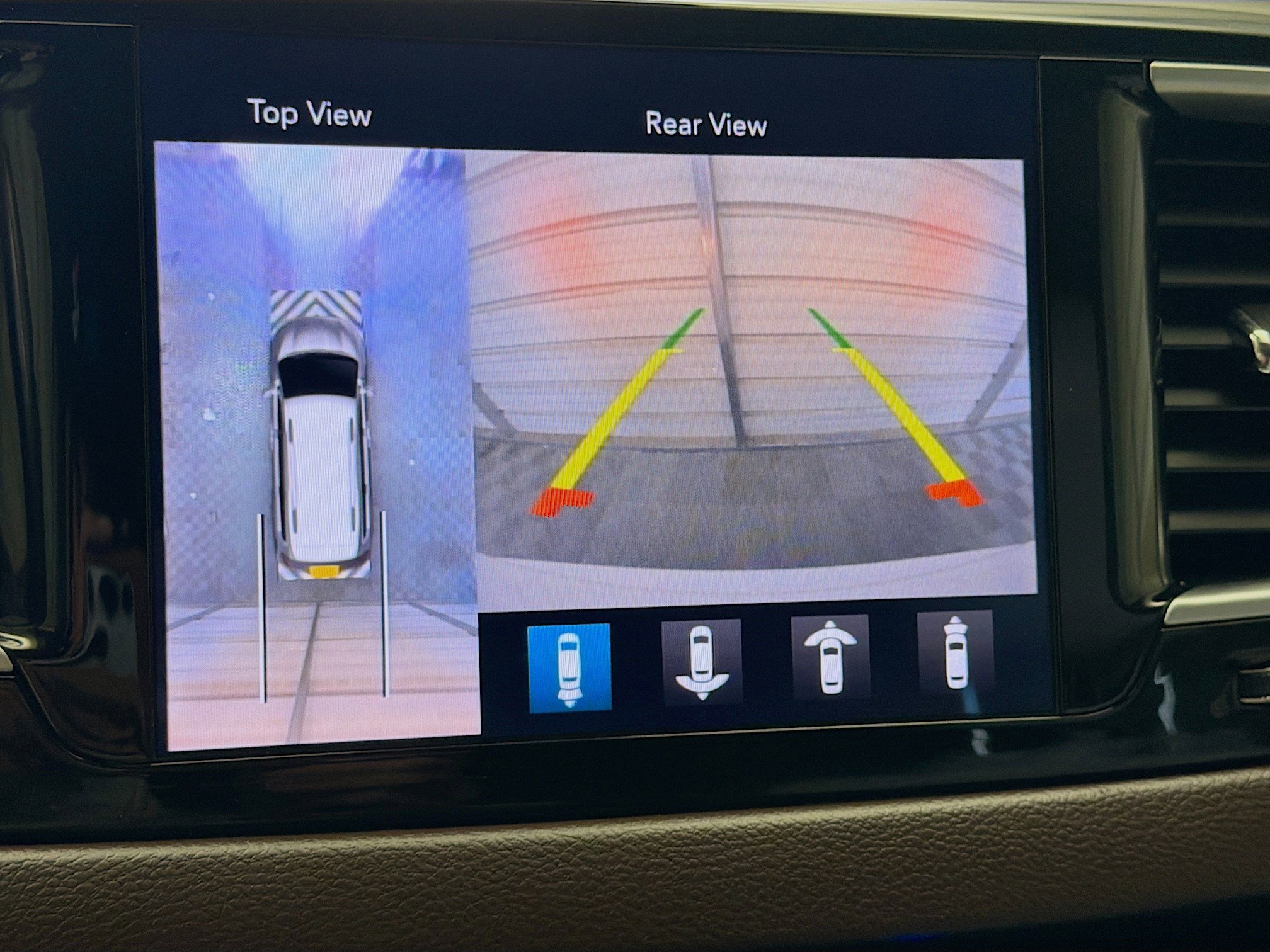 Used 2018 Chrysler Pacifica Touring-L Plus w/ Advanced Safetytec Group image 17