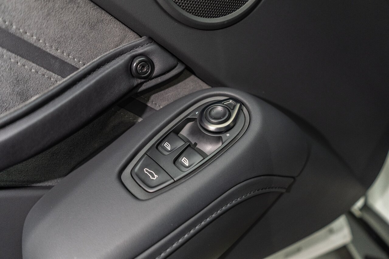 Used 2023 Aston Martin V8 Vantage Coupe RWD image 69
