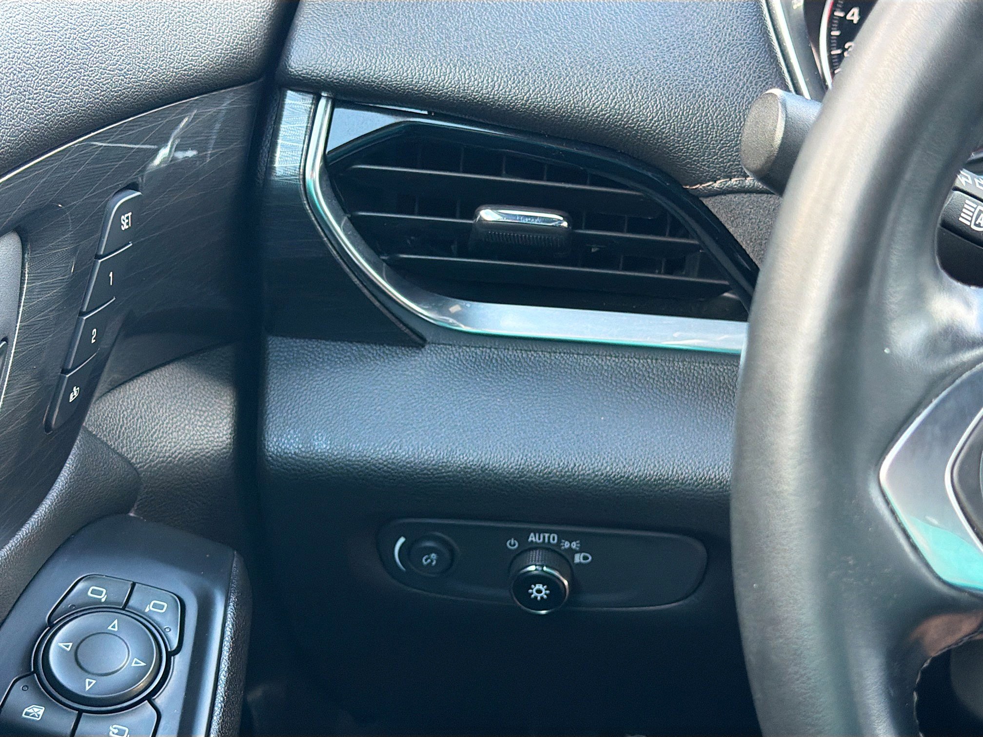 Used 2023 Chevrolet Traverse High Country image 39