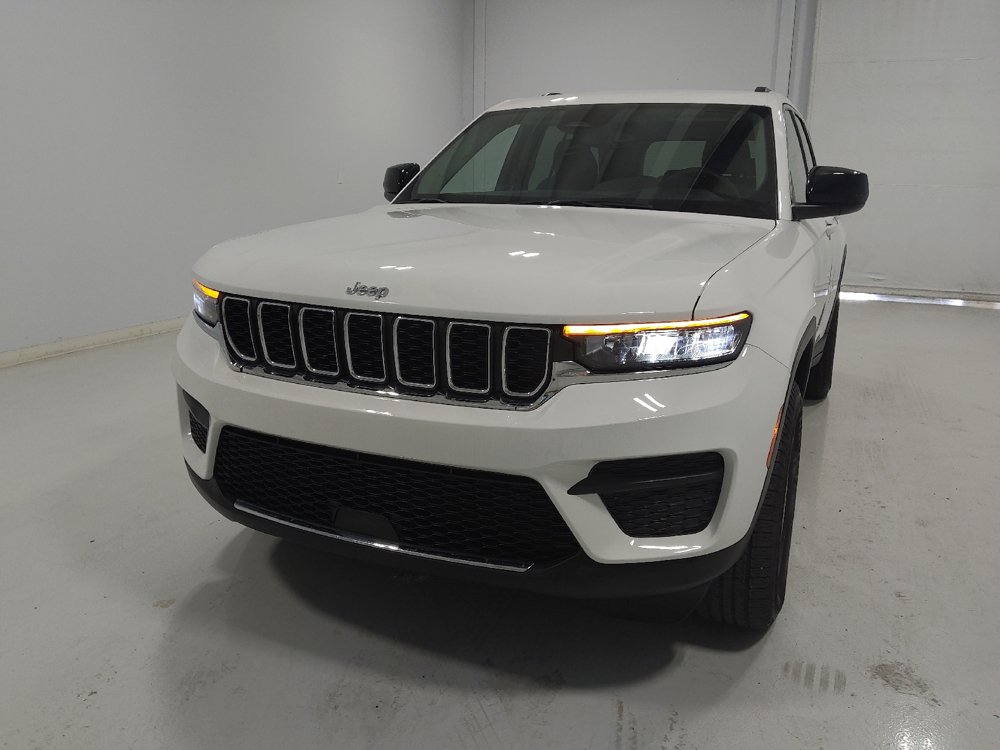 Used 2023 Jeep Grand Cherokee Laredo w/ Luxury Tech Group I AWD/4WD image 15