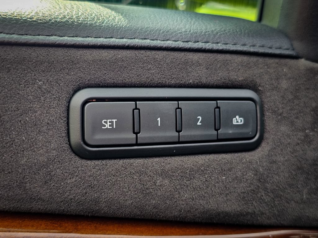 Used 2020 Cadillac Escalade Luxury w/ Escalade Sport Edition RWD image 10