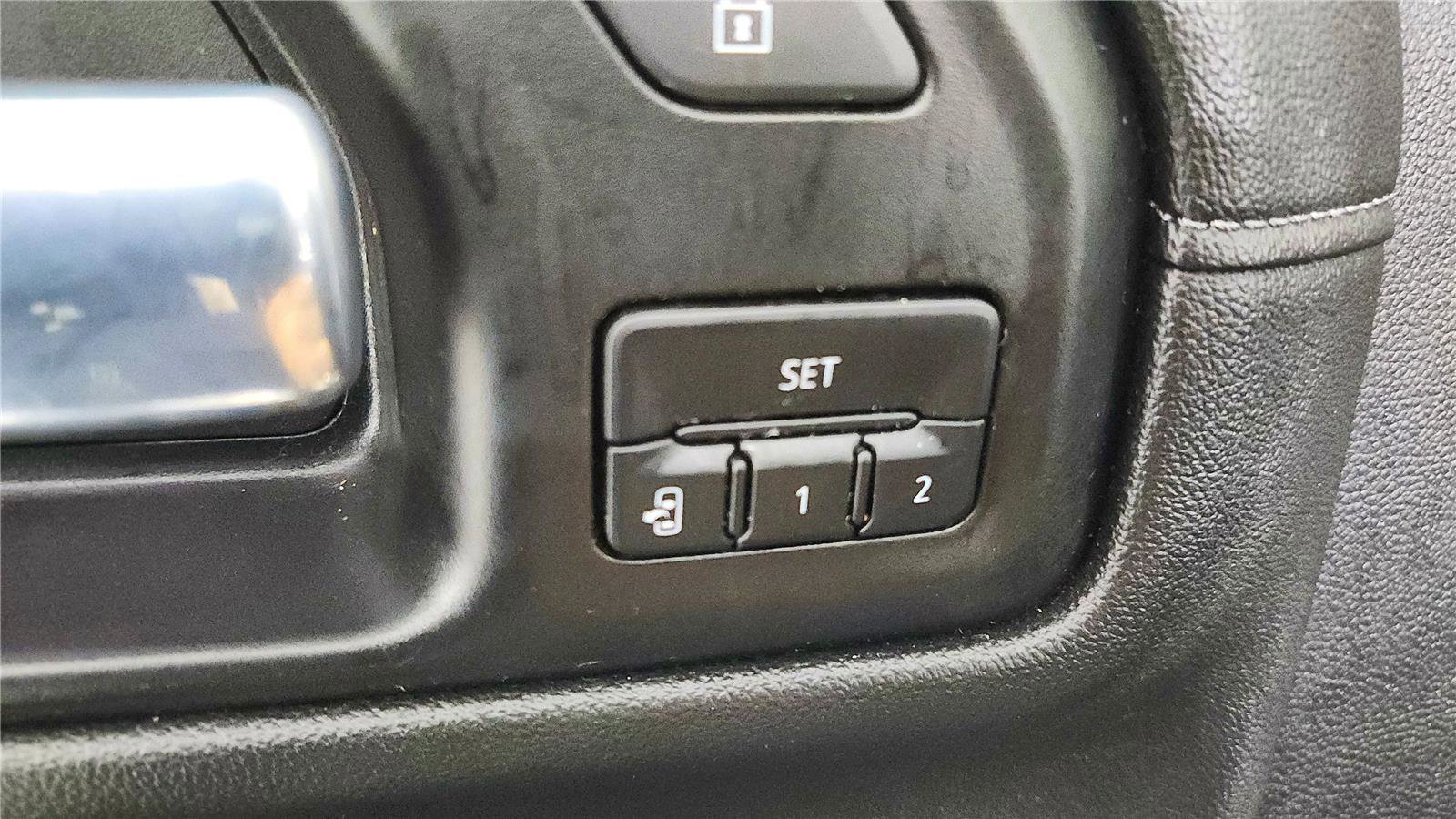 Used 2021 Chevrolet Silverado 1500 High Country image 31