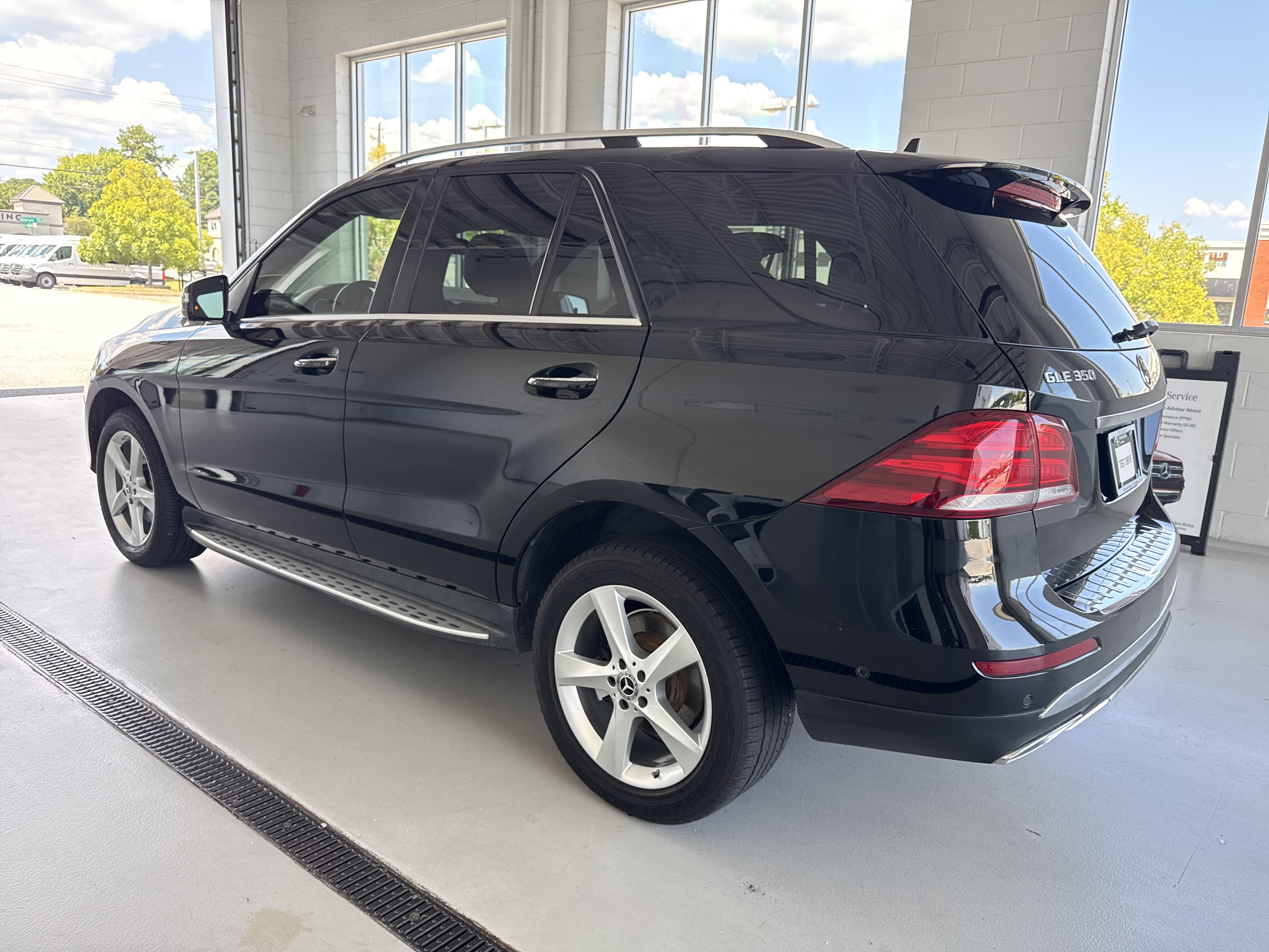Used 2017 Mercedes-Benz GLE 350 image 3
