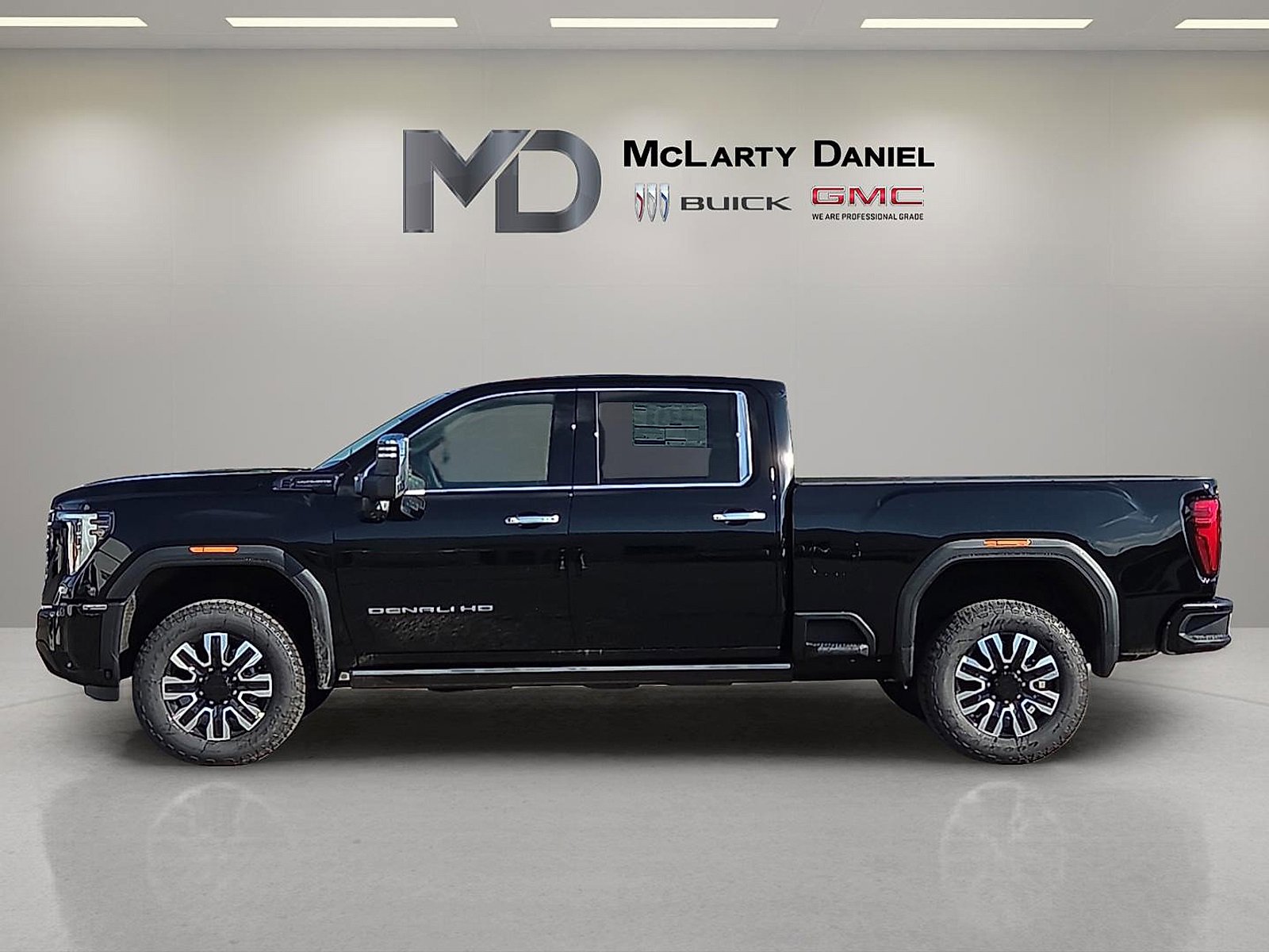 New 2026 GMC Sierra 2500 Denali Ultimate image 3