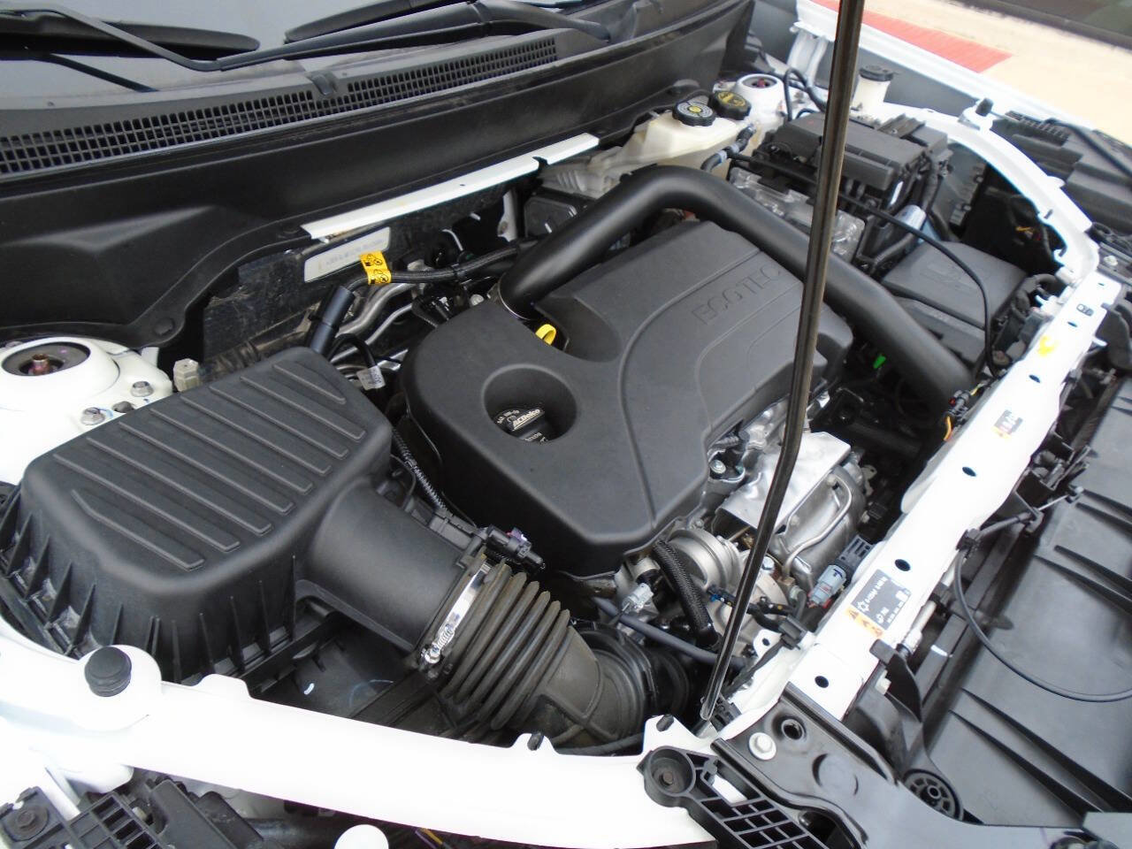 Used 2024 GMC Terrain SLE FWD image 18