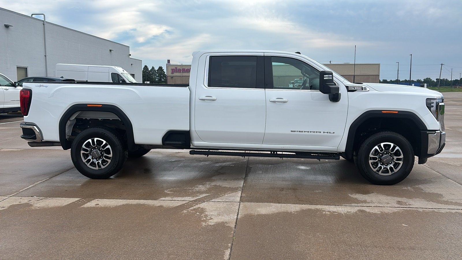 Used 2024 GMC Sierra 3500 SLE w/ SLE Convenience Package image 10