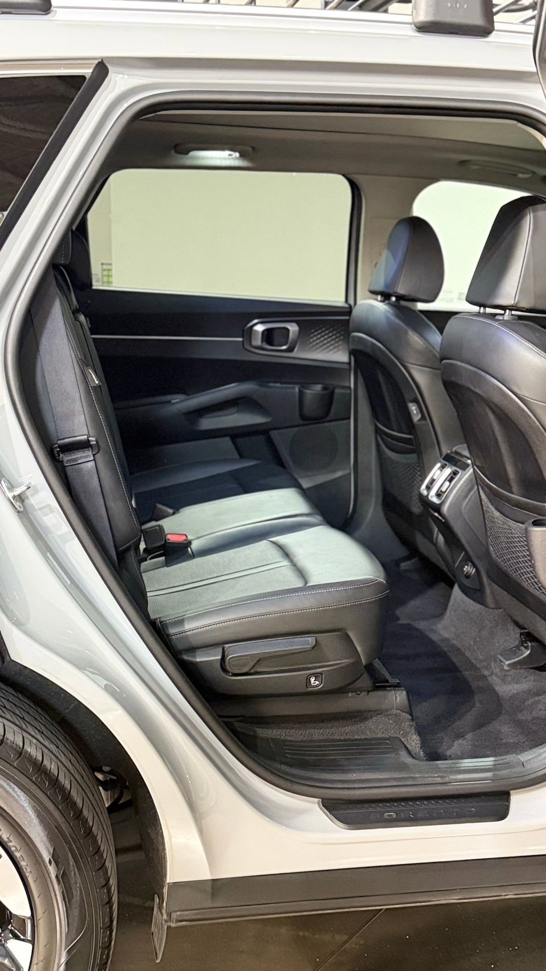 Used 2024 Kia Sorento S w/ Panoramic Sunroof Package image 73