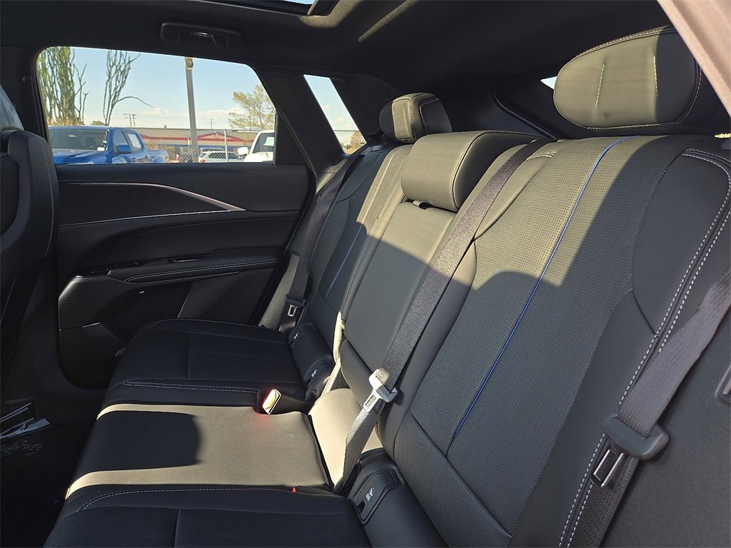 New 2025 Cadillac Lyriq Luxury image 16