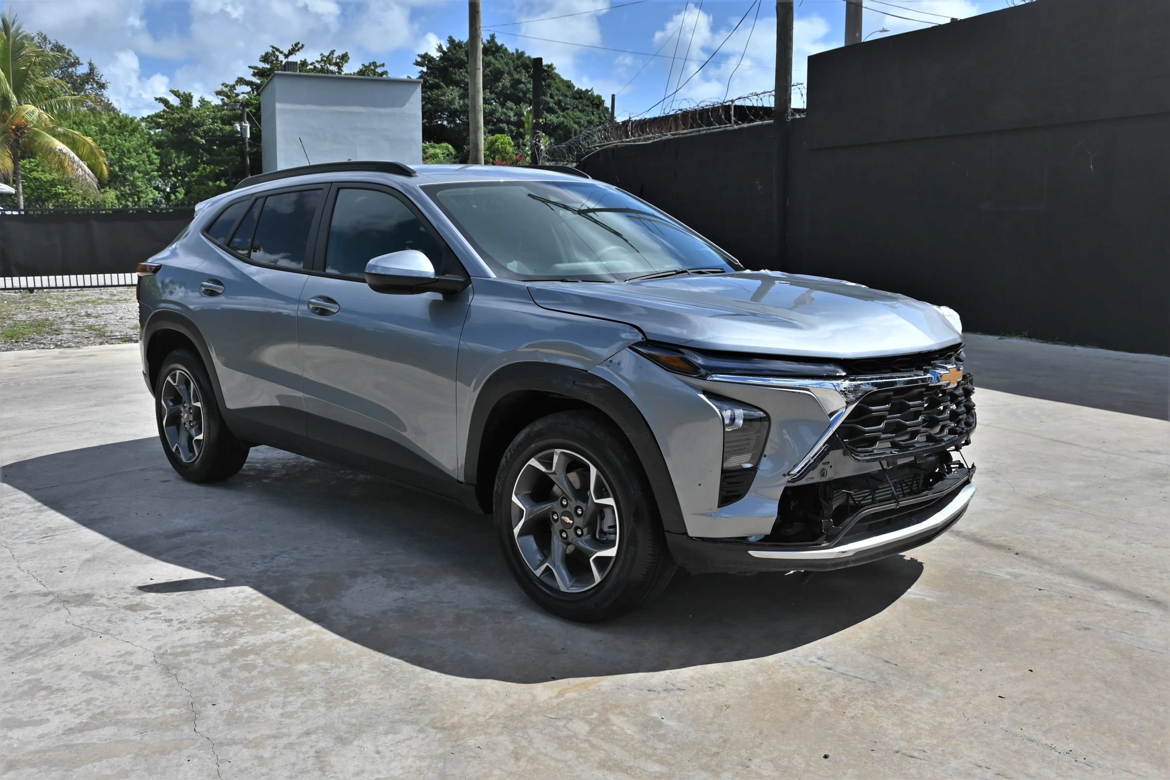Used 2026 Chevrolet Trax LT FWD image 1