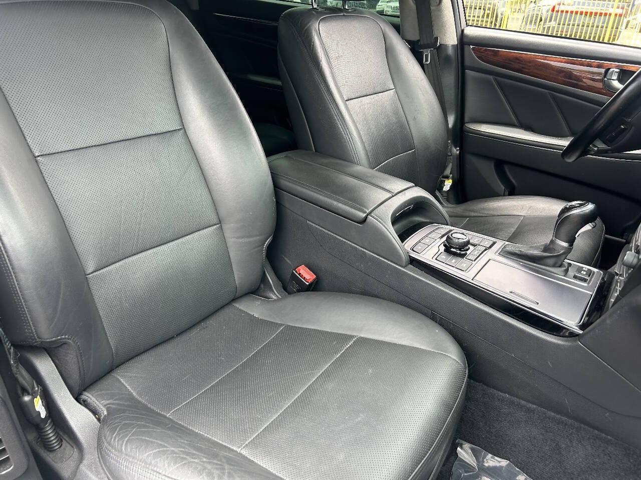 Used 2015 Hyundai Equus Signature RWD image 10