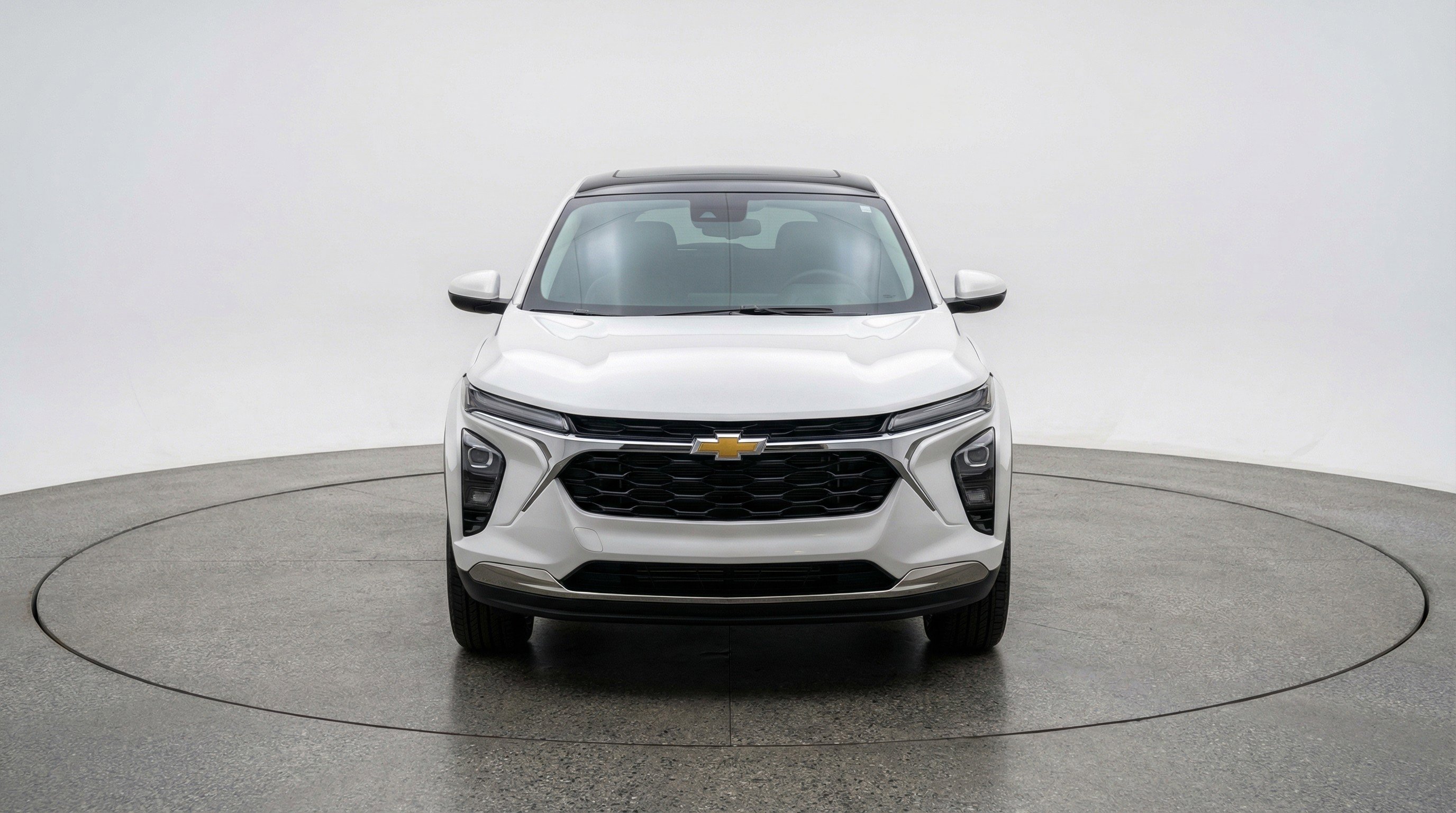 Used 2025 Chevrolet Trax LT FWD image 2