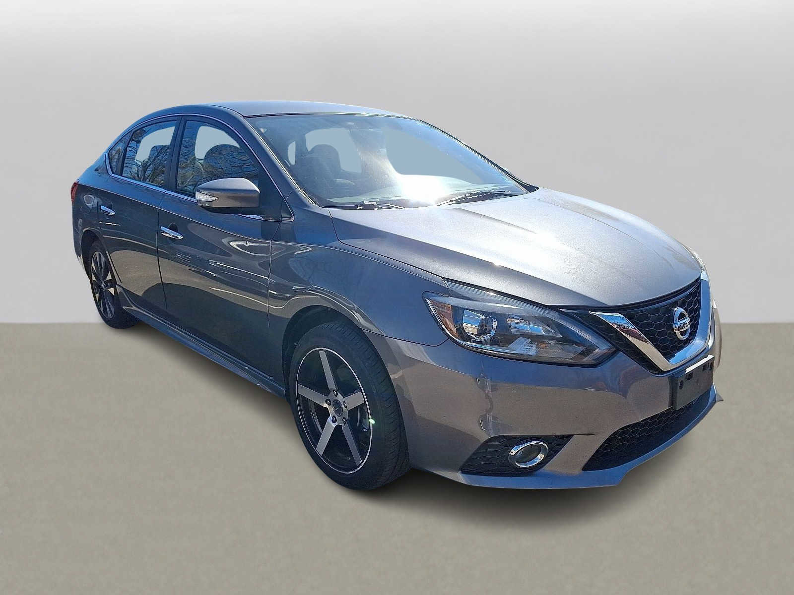Used 2018 Nissan Sentra SR image 2