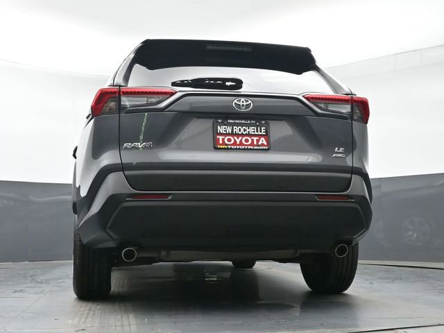 Used 2021 Toyota RAV4 LE AWD/4WD image 31
