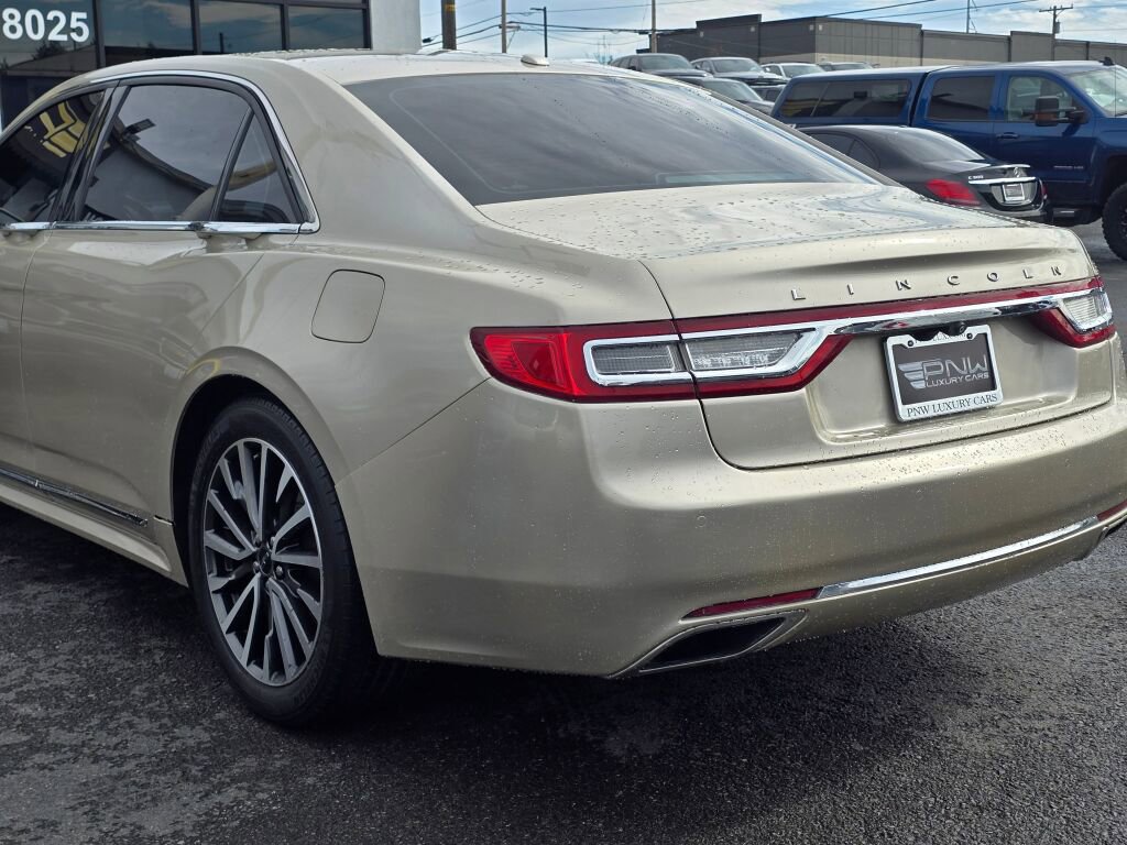 Used 2017 Lincoln Continental Select image 9