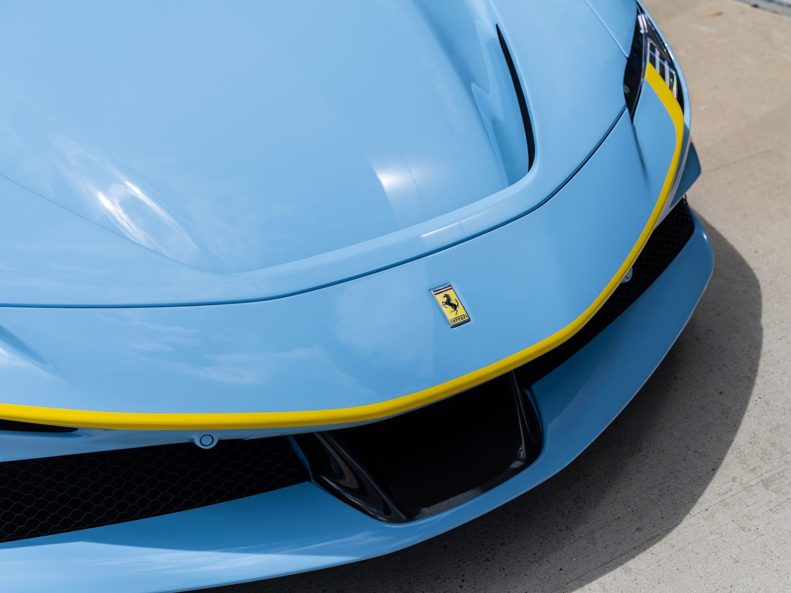 Used 2024 Ferrari SF90 Spider image 26