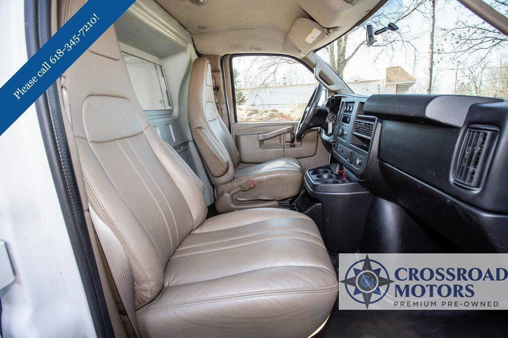 Used 2016 Chevrolet Express 2500 RWD image 16