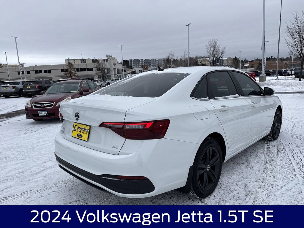 Used 2024 Volkswagen Jetta SE w/ Panoramic Sunroof Package image 7