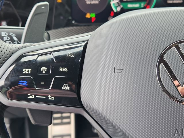 Certified 2025 Volkswagen Golf R Black Edition image 17