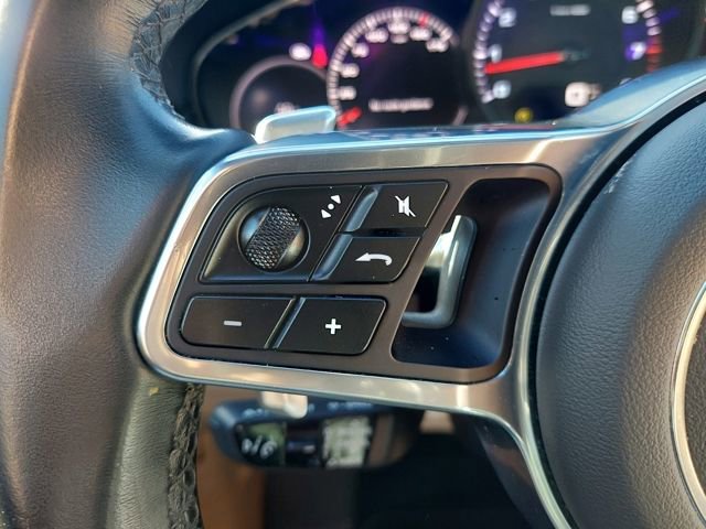 Used 2023 Porsche Cayenne Platinum Edition image 28