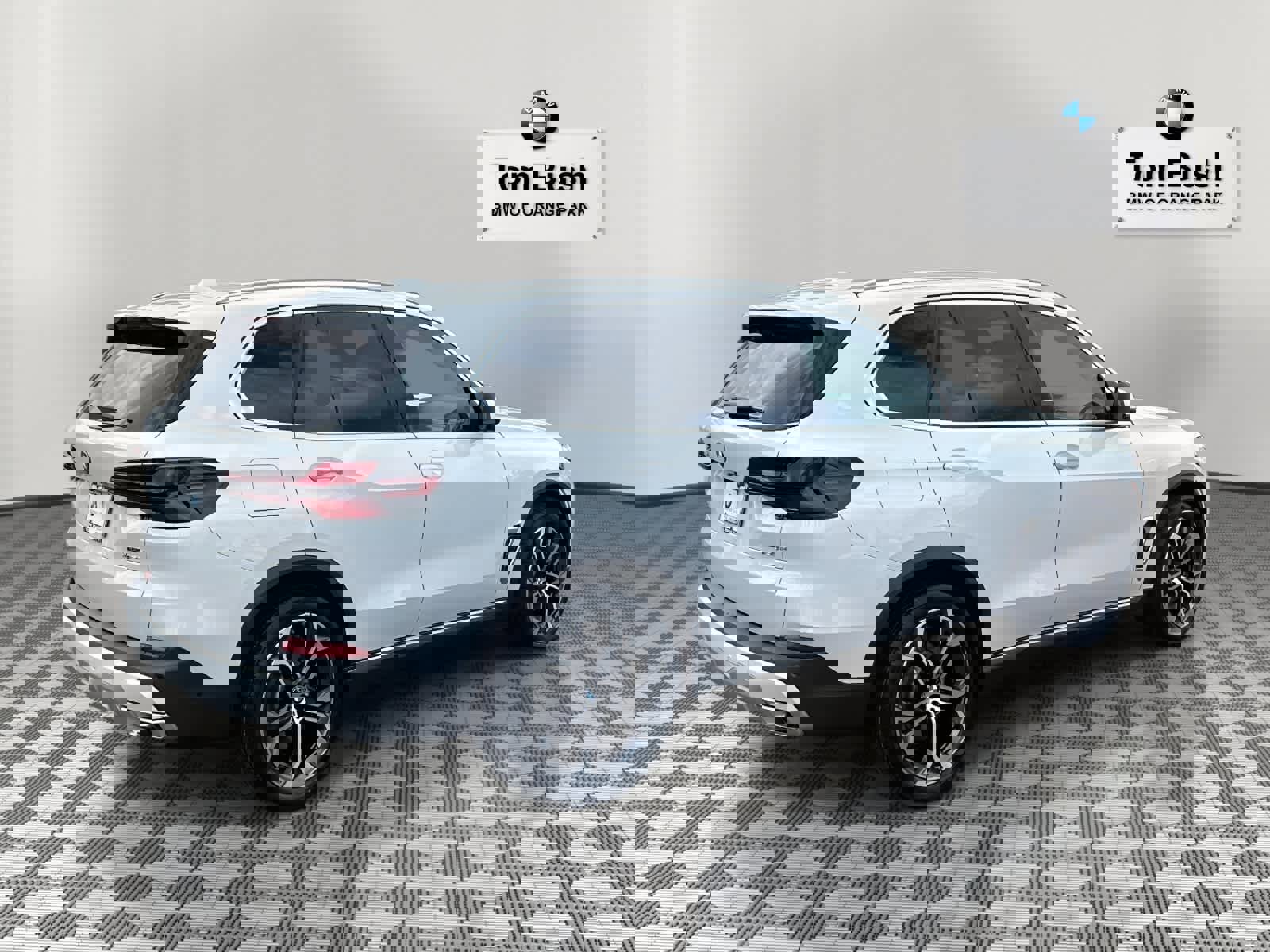 Certified 2025 BMW X5 xDrive50e image 3