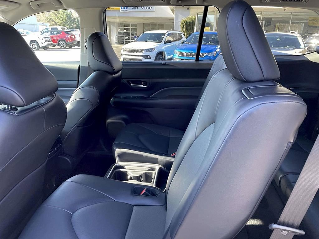 Used 2025 Toyota Grand Highlander FWD image 16