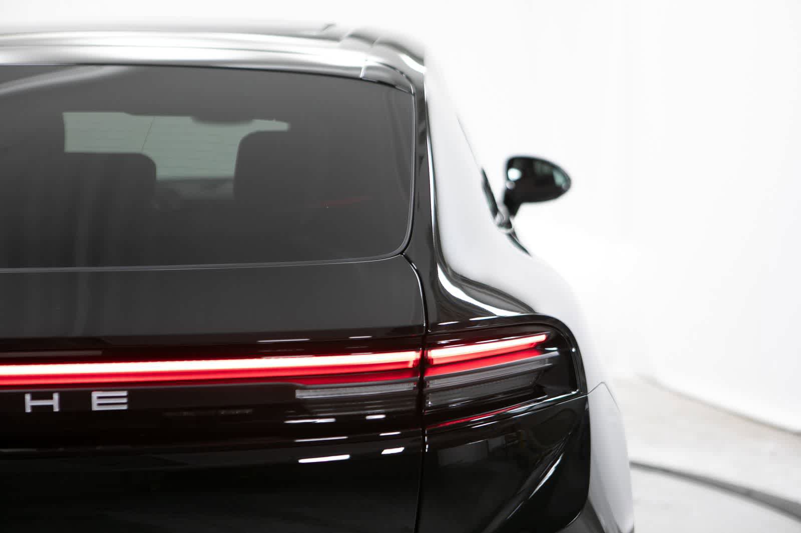 New 2026 Porsche Macan Electric RWD image 21