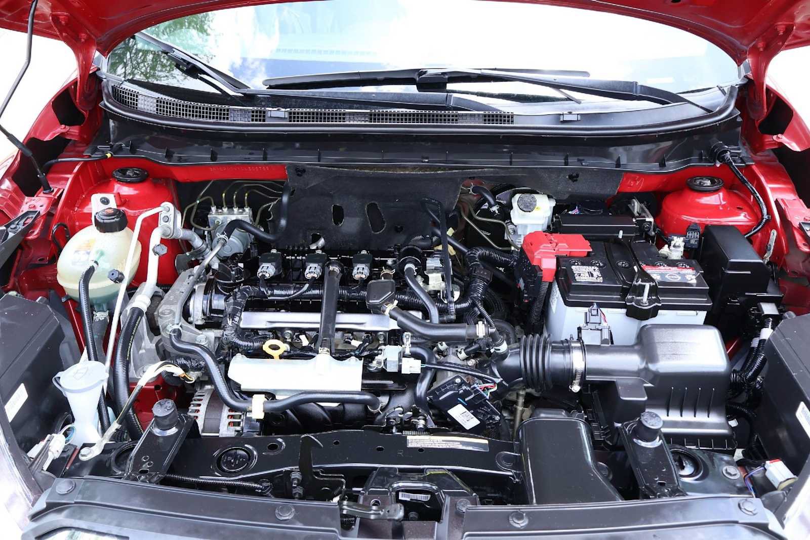 Used 2020 Nissan Kicks SR w/ SR Premium Package FWD image 9