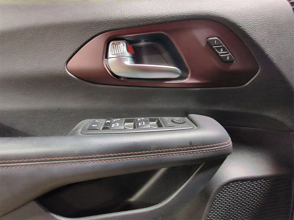 Used 2020 Chrysler Pacifica Touring-L image 15