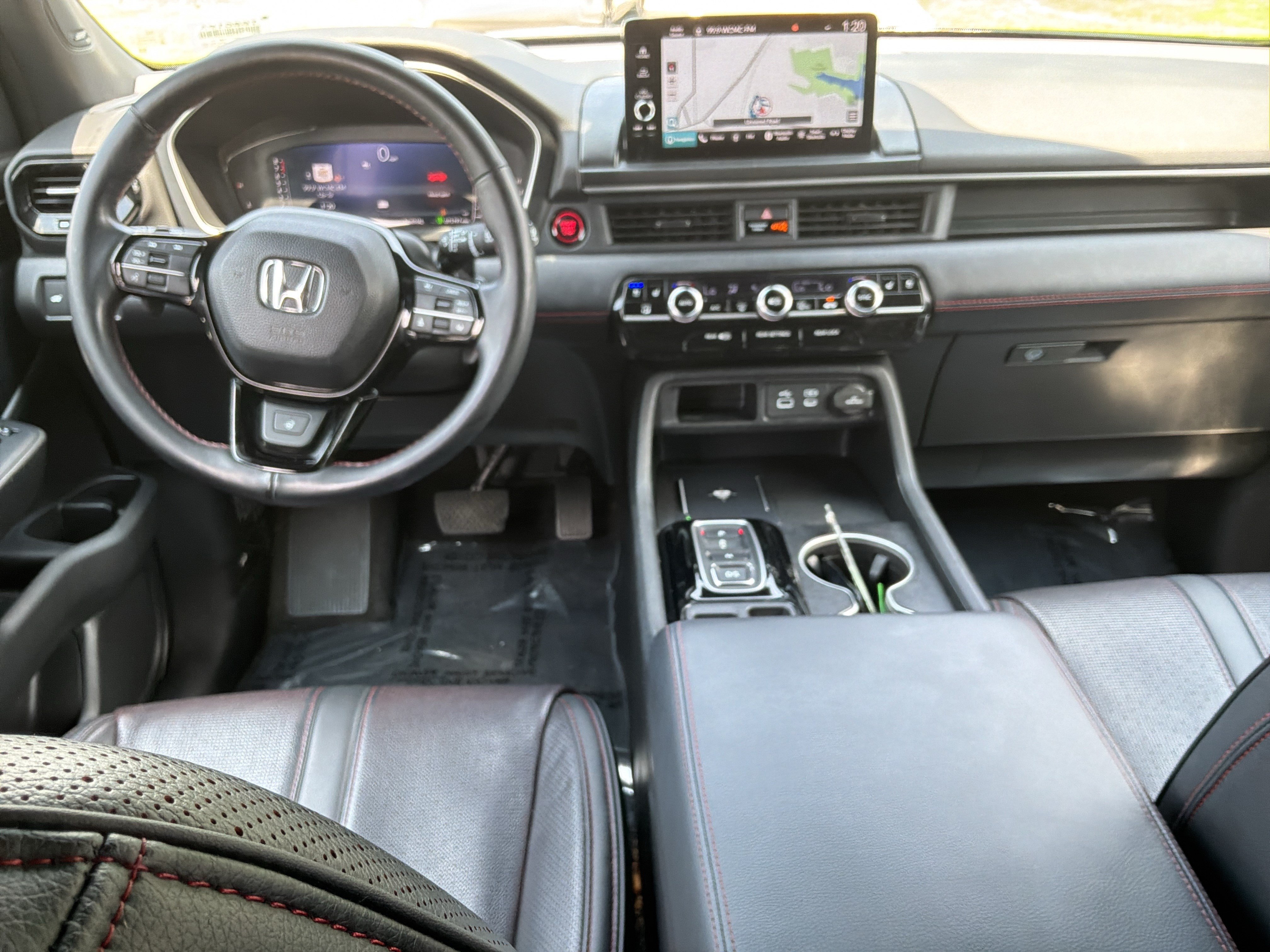 Used 2025 Honda Pilot Black Edition image 28