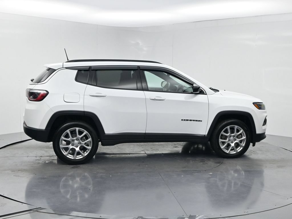 Used 2024 Jeep Compass Latitude AWD/4WD image 4