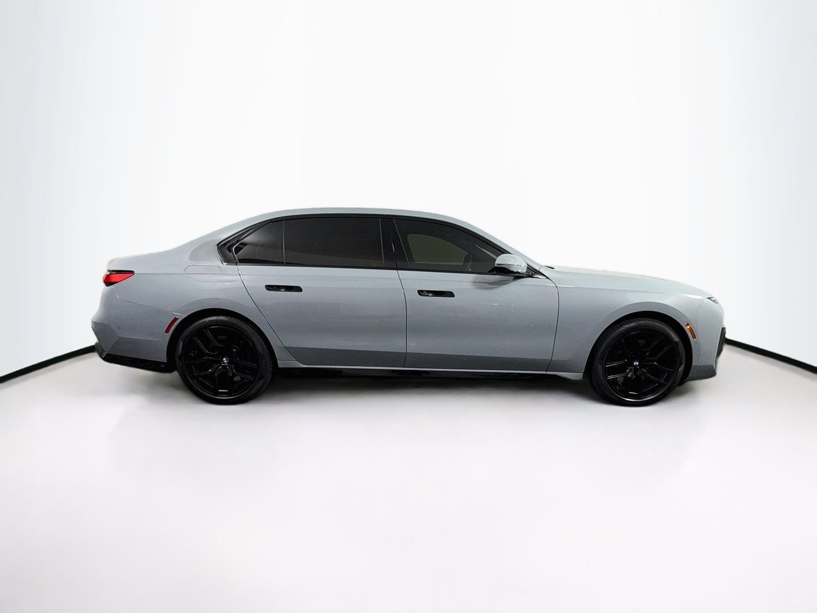 Used 2025 BMW 760i xDrive w/ Executive Package AWD/4WD image 8