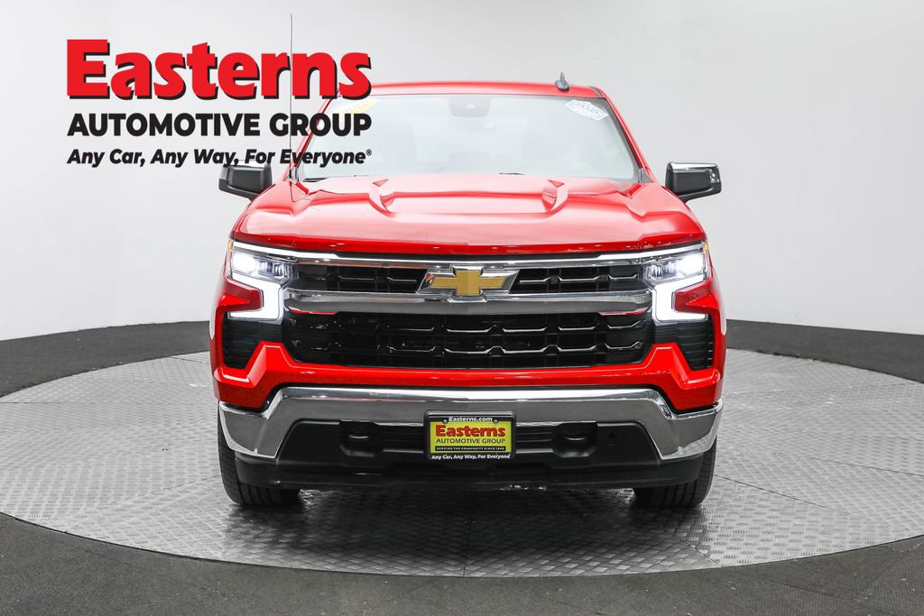 Used 2023 Chevrolet Silverado 1500 LT AWD/4WD image 2