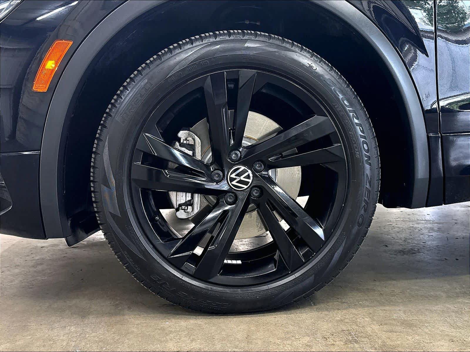 Used 2023 Volkswagen Tiguan SE R-Line FWD image 38