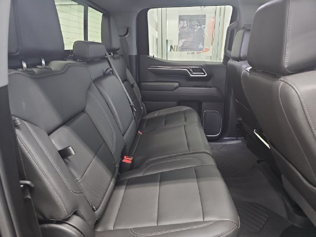 Used 2022 Chevrolet Silverado 1500 LTZ w/ LTZ Premium Package AWD/4WD image 32