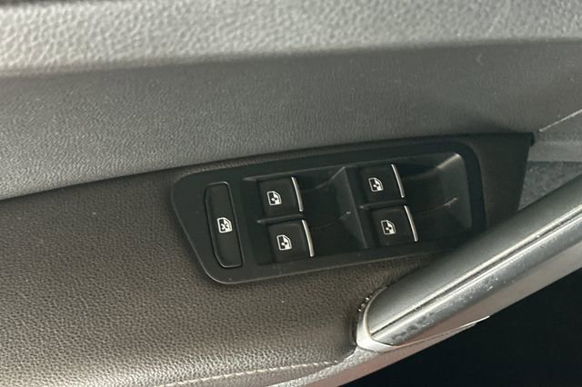 Used 2018 Volkswagen Golf R 4-Door image 13