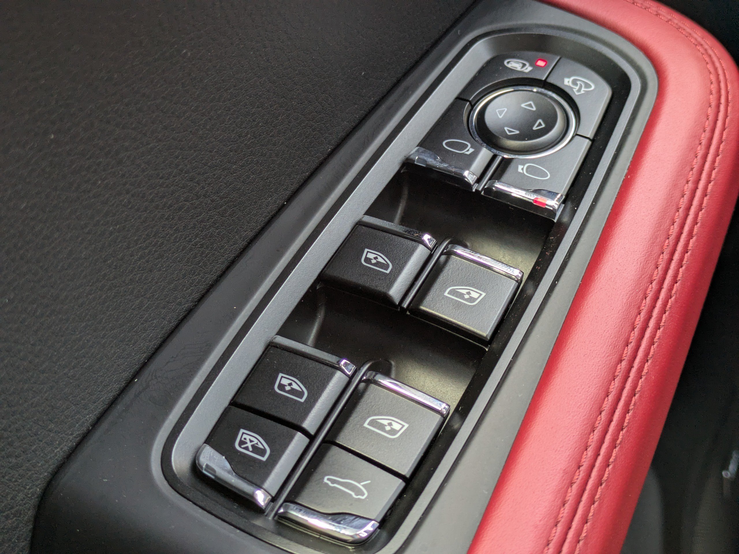 Used 2021 Porsche Macan S AWD/4WD image 25